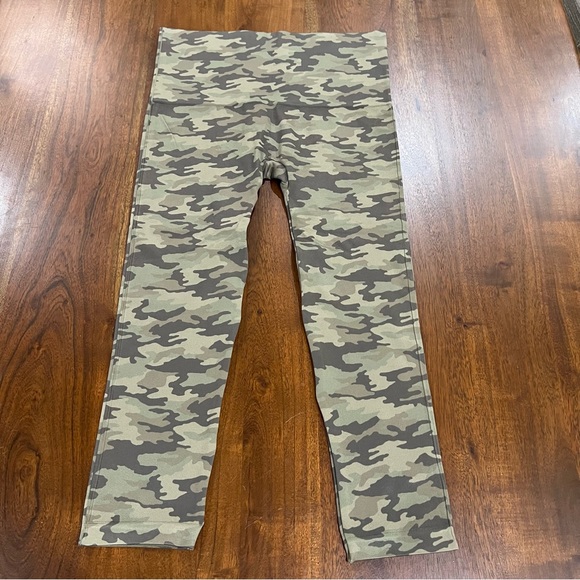 Spanx Look At Me Now Cropped Leggings Size 2X - Picture 2 of 5